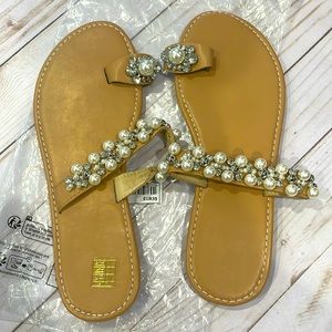 Women’s toe ring pearl and rhinestone sandal
